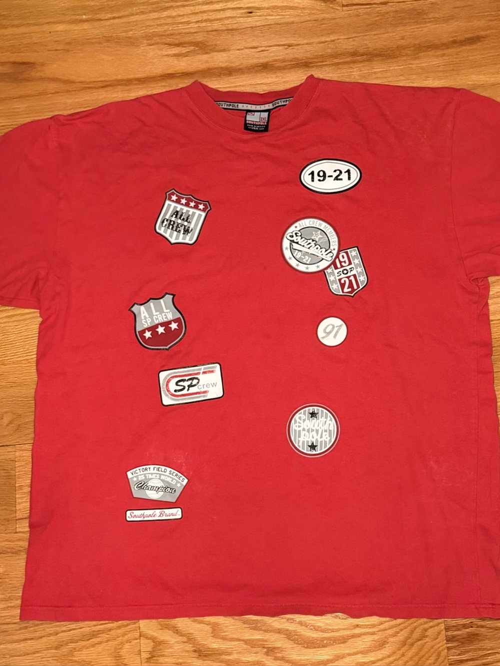 Vintage Y2K Southpole Authentic Collection Men's Red T-Shirt with All Crew Patch